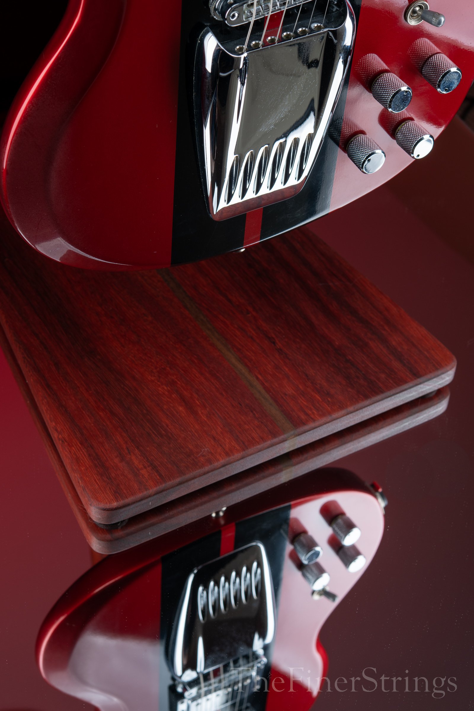 SG GT tailpiece reflection