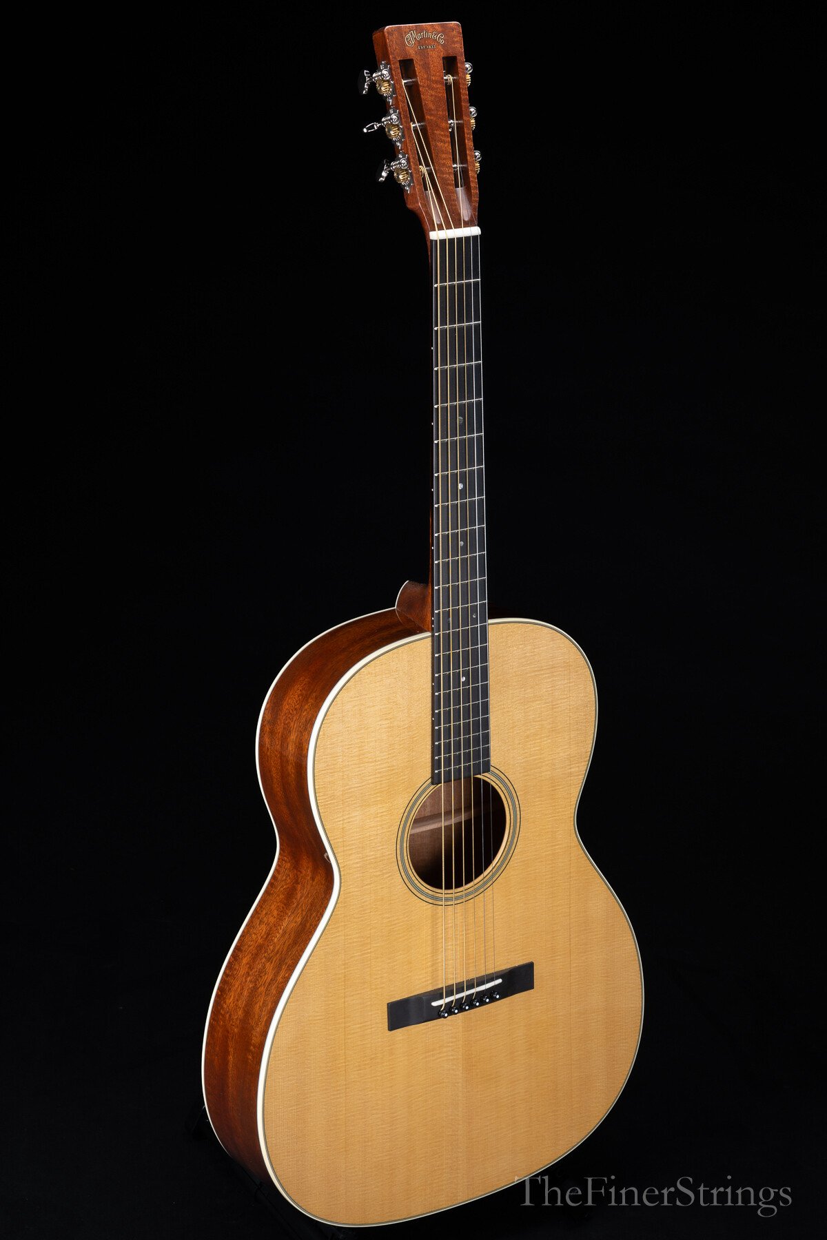 Martin 0000-18 Beeswing side profile