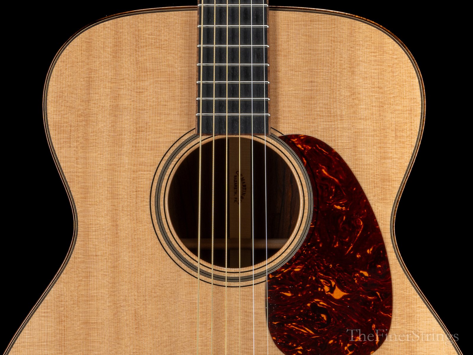 Martin 0000-18 soundhole and rosette