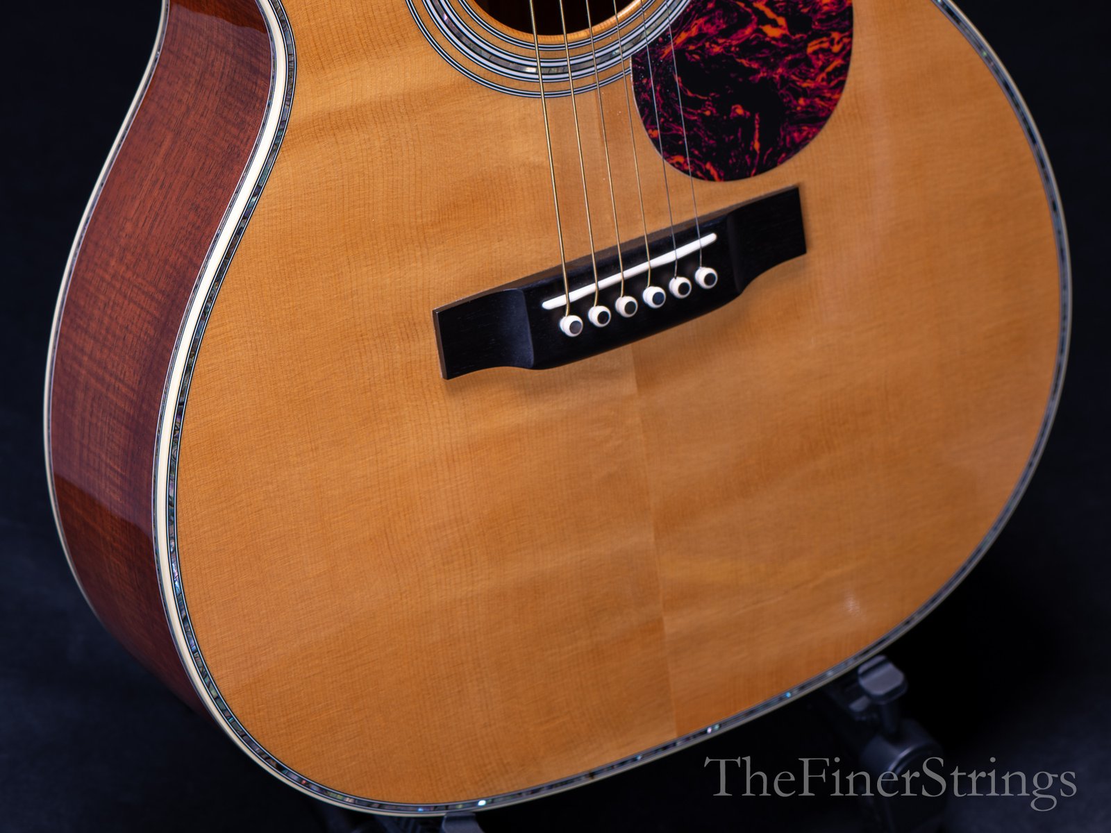 Martin OM-45 Taz lower bout