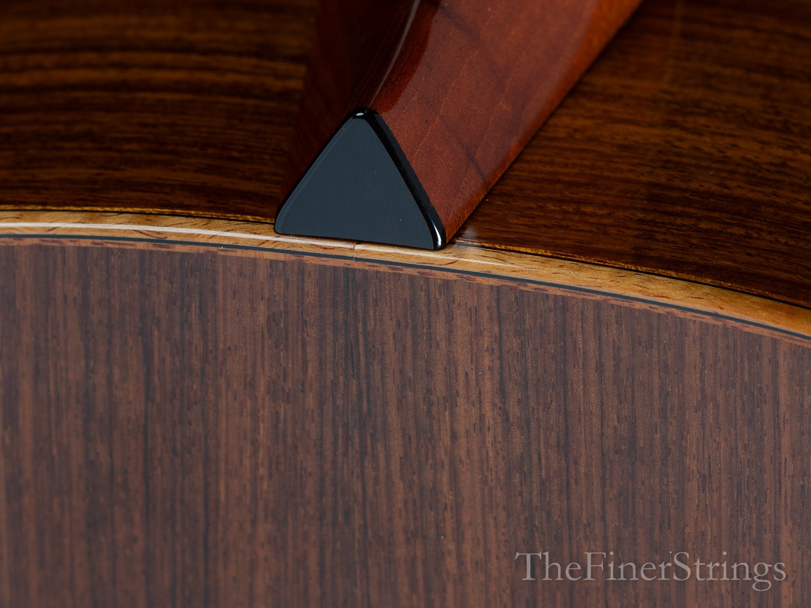 Ted Thompson T1 Deluxe heel cap macro